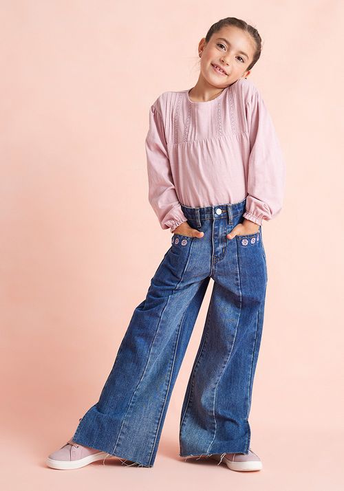 Jeans wide leg con distintos tonos de denim