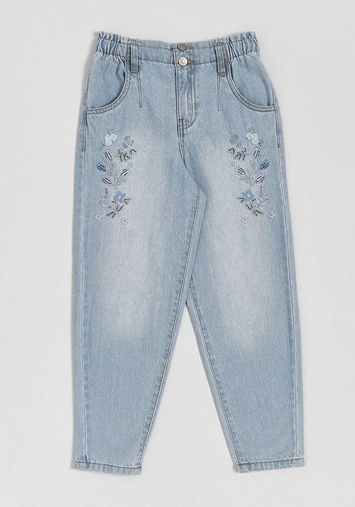 Jeans baggy con bordados frontales