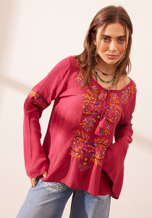 Blusa bordado en delantero y mangas
