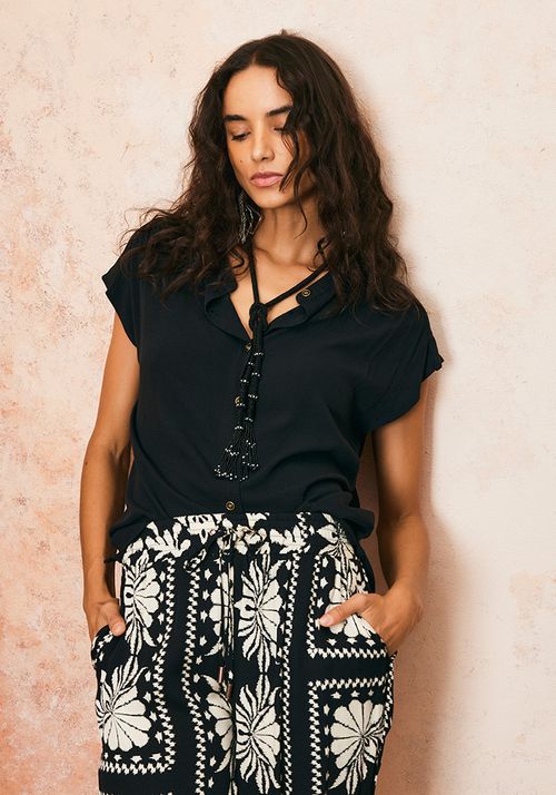 Blusa Cuello Mao Abotonadura Central