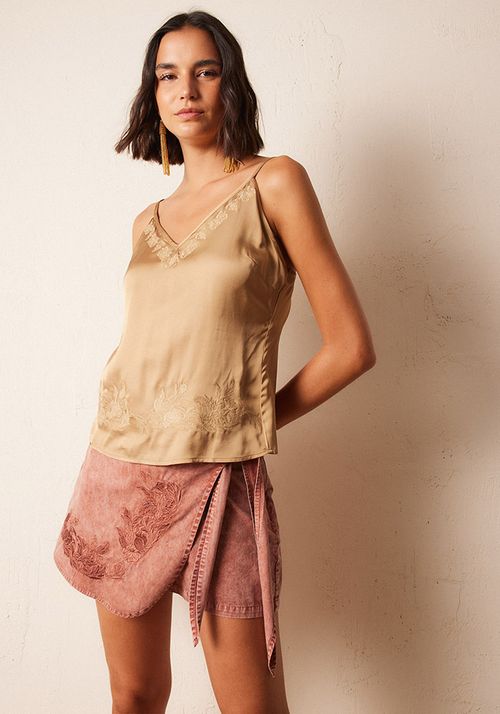 Blusa Satinada con Bordado