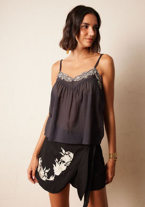 Blusa Aplicacion Bordada En Escote