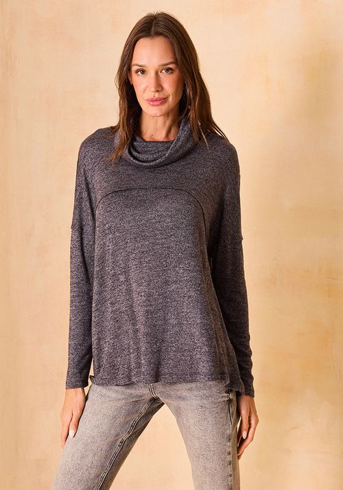 Polera Holgada Con Corte En Delantero