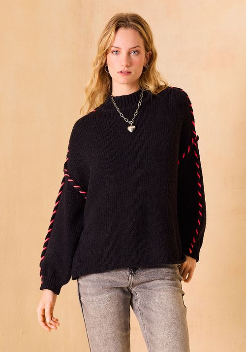 Sweater bordado en mangas