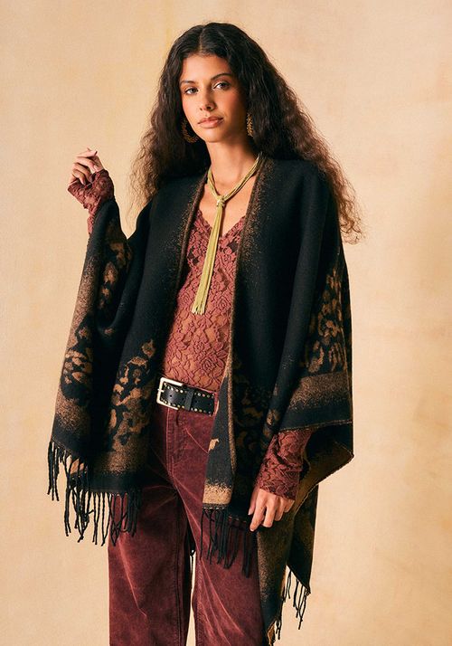Chal ruana con diseño jacquard y flecos