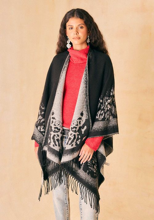 Chal ruana con diseño jacquard y flecos