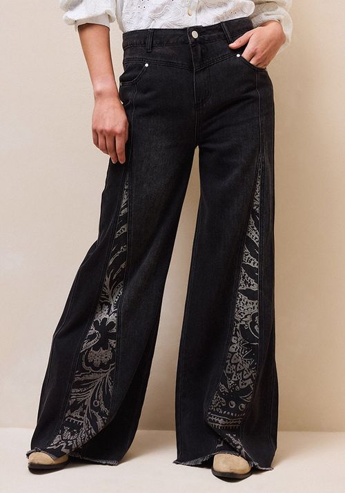 Jeans cortes con estampado