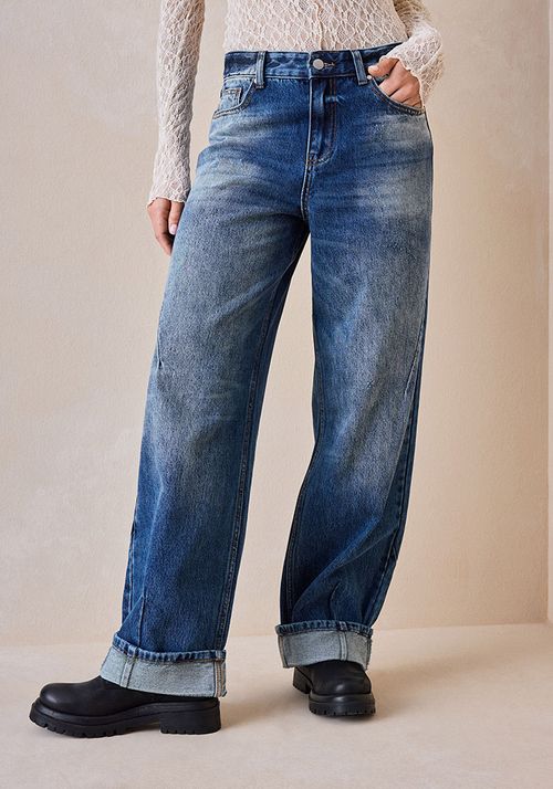 Jeans Tipo Barrel Con Hebilla En Espalda