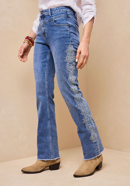 Jeans bordados en costados