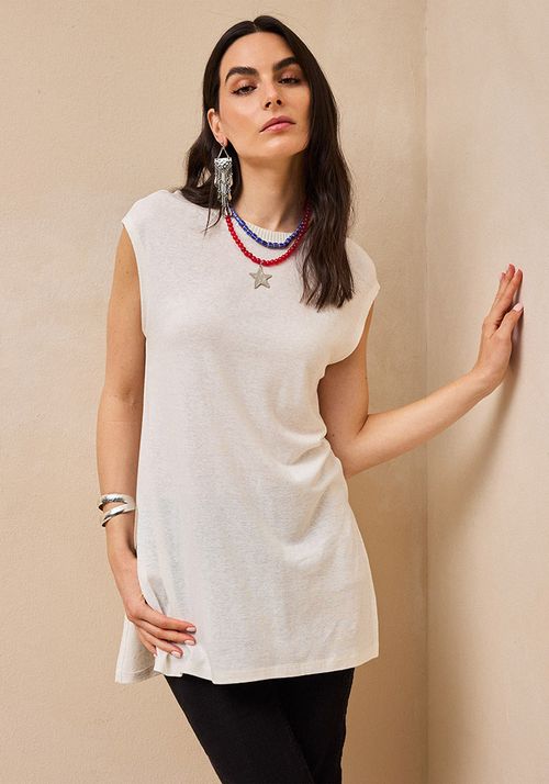 Polera rib en cuello y abertura en costados