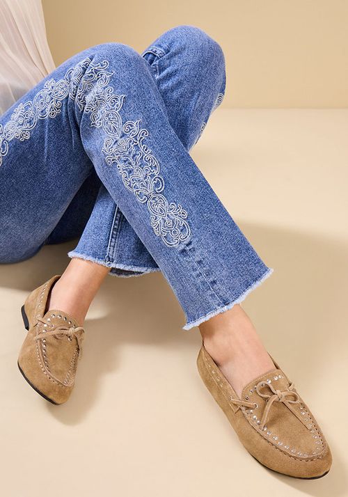 Mocasín Cuero Gamuza Con Tachas Mujer