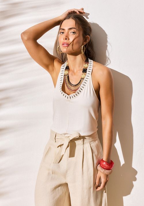 Polera tachas en escote