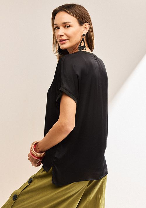 Blusa Satin Detalle En Escote