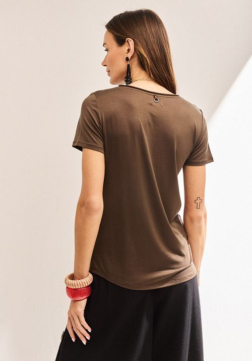 Polera Detalle En Escote
