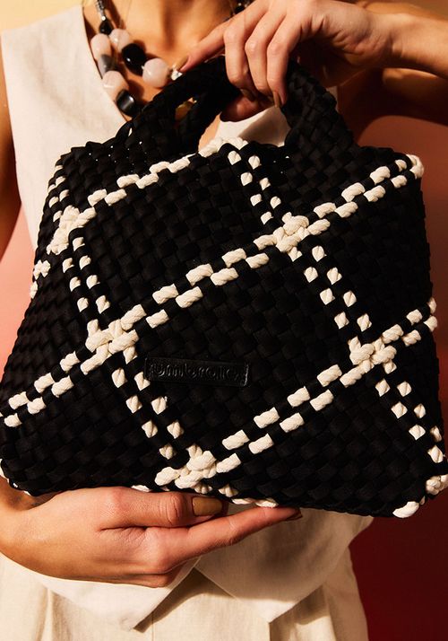 Cartera De Mano Entramada Neopren Y Cordón Bicolor