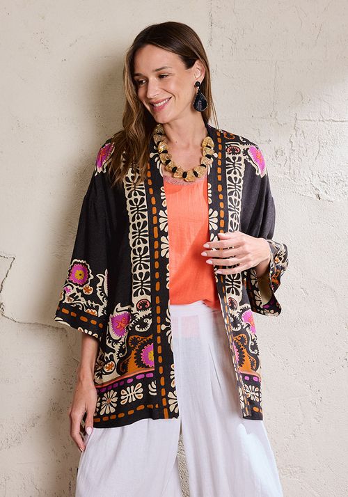 Blusa Tipo Kimono Bordado