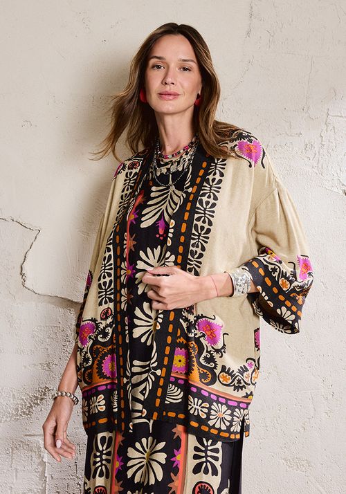 Blusa Tipo Kimono Bordado