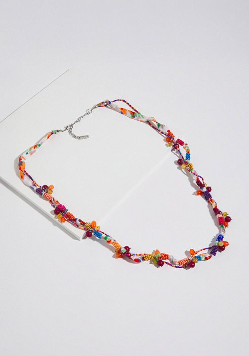 Collar tela embarrilado con mostacillas colores