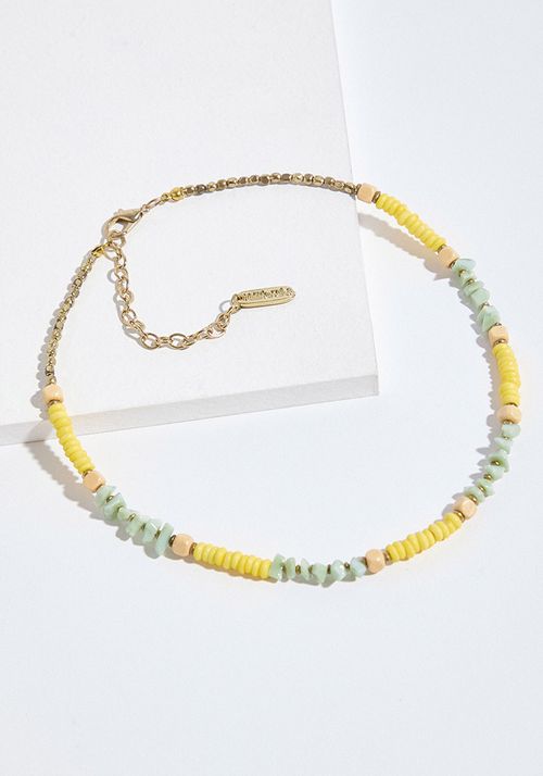 Collar tipo chocker con mostacillas pastel