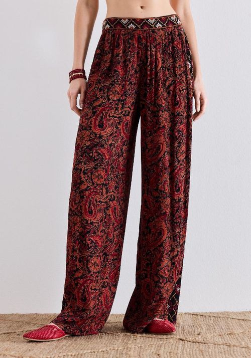 Pantalón bordado en costados