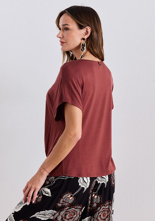 Polera Nudo En Delantero