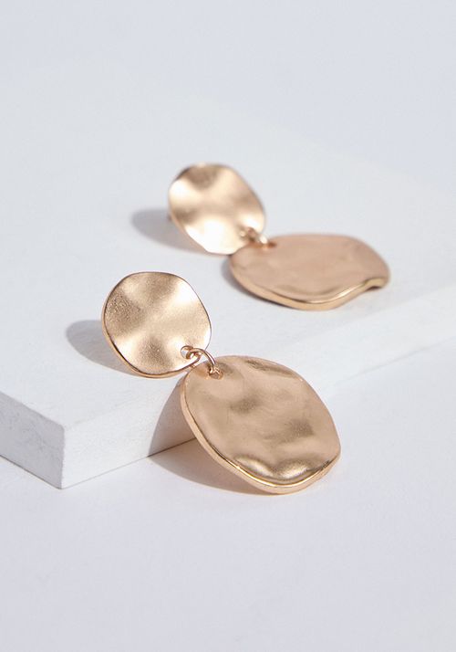 Aros colgantes con formas orgánicas