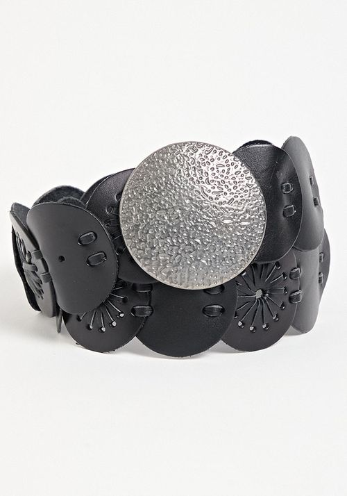 Cinturón cuero con hebilla metálica cuero