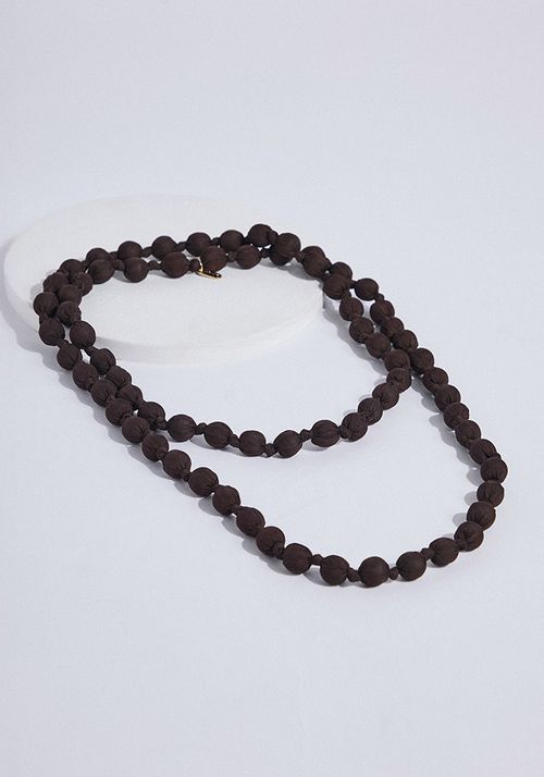 Collar cuentas forradas en tela