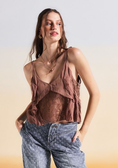 Blusa Look Seda Con Capas Y Encaje