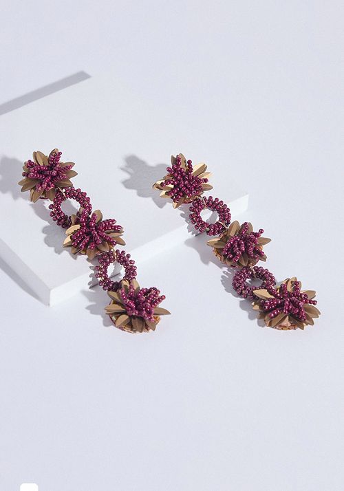 Aros cascada de mostacillas en forma de flor