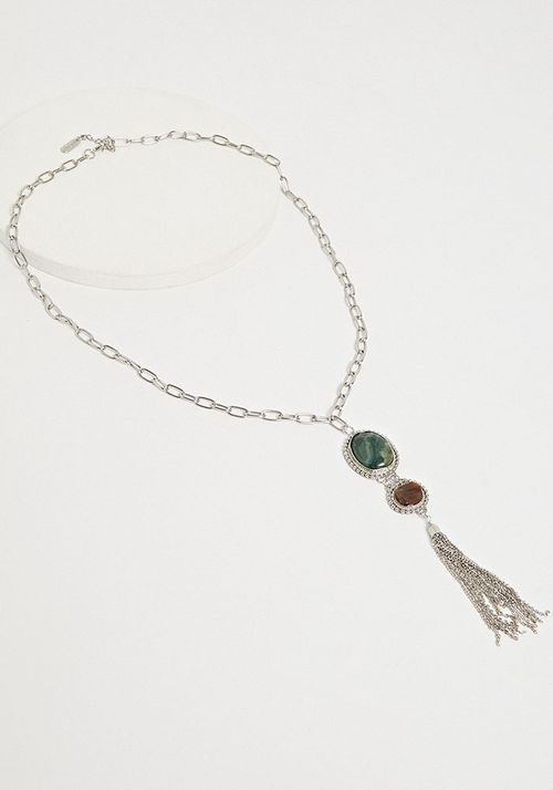 Collar largo con piedras naturales y detalle pompon