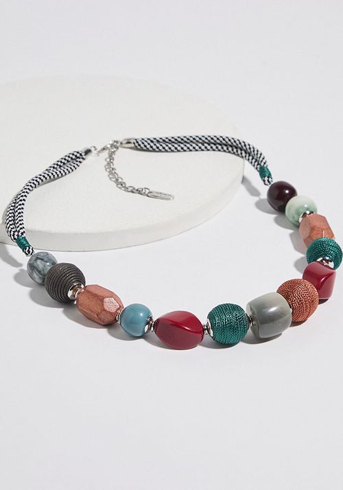 Collar piedras de colores y cordón