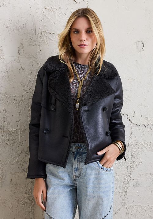 Chaqueta aviadora look cuero y sherpa