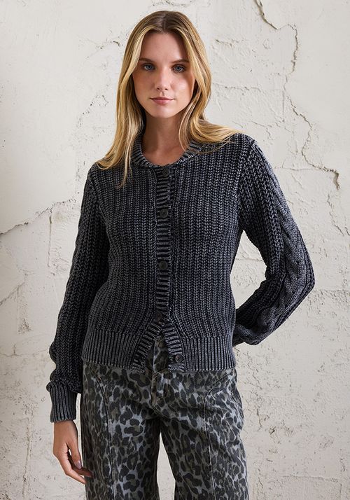 Chaleco tejido con trenzas look desgastado