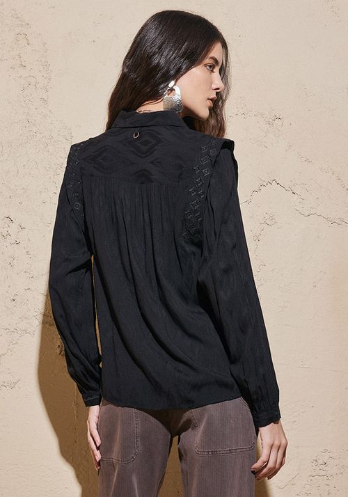 Blusa Bordado Y Detalle En Manga