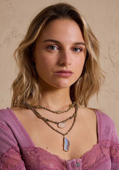Collar de correa triple con piedras naturales